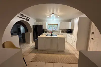 Image de Charming 2-bedroom house with WiFi, Ac in enchanting Santa Cruz