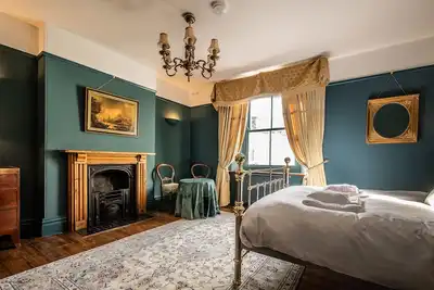 Image de de Luxe-Appartement-Salle de bain privée séparée-Vue sur la cour