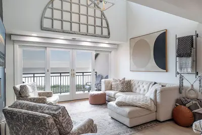 Image de Beachwalk 315 - 4br, 4ba - Oceanfront Condo with Gourmet Kitchen