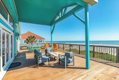 Image de Beachfront, Pet Friendly, Deep Covered Deck & Vacay Ready!
