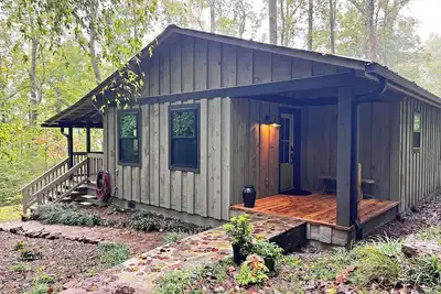 Image de New! The Cottage at Whispering Falls: Luxury, charm, privacy on 7 wooded acres