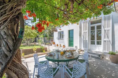 Image de Charmante maison en ville comme Ă la campagne, 5mn en voiture de la plage