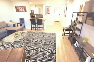 Image de Spacious Downtown Condo Sleeps 4