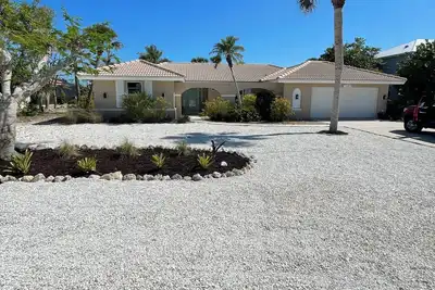 Image de 9 Minute Walk to Beach. Just remodeled. 3-bedroom house in wonderful Sanibel.