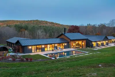 Image de Expansive Rustic and Modern Berkshires Estate on 66 Acres, Mountain Views, . . .
