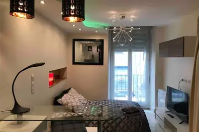 Image de Studio meublé et équipé en plein centre-ville avec Wifi Gratuit