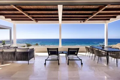Image de Stylish Oceanfront Condo with Panoramic Views