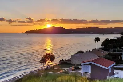 Image de Beachfront wooden house \"Vounaraki 4\"