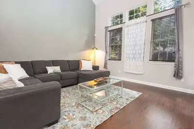 Image de Cozy Family Home Downtown-KingBed-Free Parking-Central