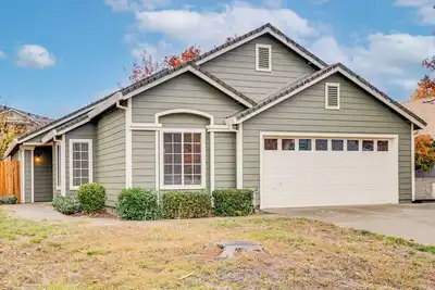 Image de 1 Mi to College & Park: Peaceful Sacramento Home