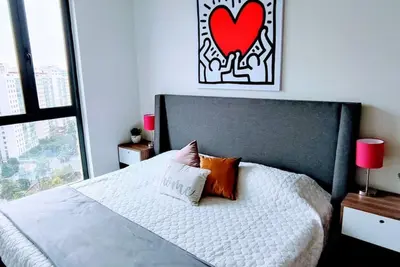 Image de Stylish High-Rise Escape: Pool, Hot Tub & Cinema, King-Size Bed and High-Speed WiFi.