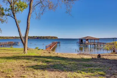 Image de Waterfront Home at Lake Fork w\/ Dock!