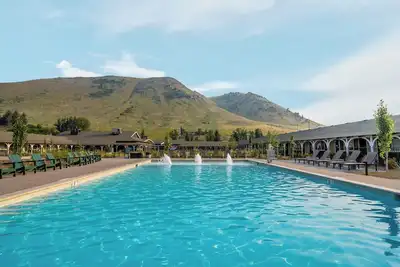 Image de Exciting Outdoor Escapade! Free Parking, Swimming Pool, Pets are Welcome!