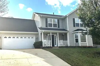 Image de Spacious 4-bedroom home in charming Travelers Rest with WiFi & Firepit.