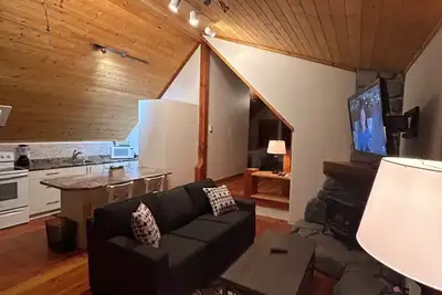 Image de Cozy Detached Private 1 Br Carriage House in Comox