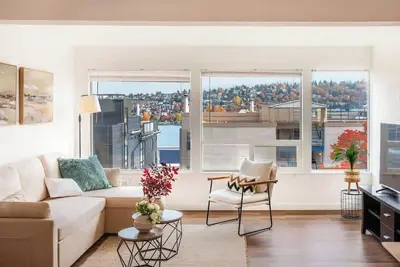 Image de Lakeview 2b1b/ Modern Slu Comforts /Views/ Parking