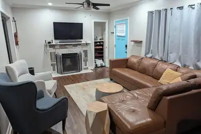 Image de Family-Friendly 3-Bedroom 3-Baths & Modern Comforts!