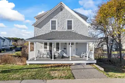 Image de Classic Maine Beach House Between Two Beaches!