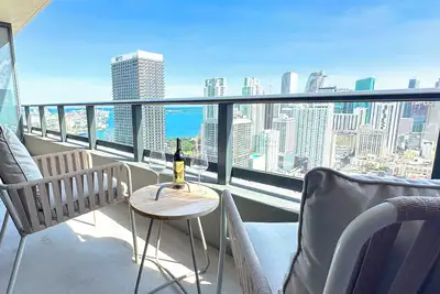 Image de Chic 1-bedroom oasis, with city views, steps from Kaesa Center