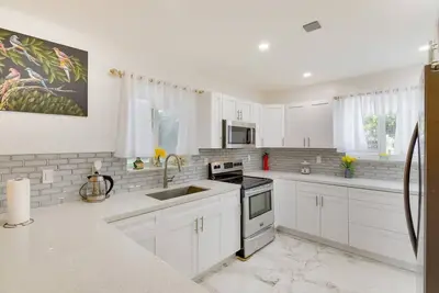 Image de Pool, Games, Outdoor Area, Huge Backyard, and More in Kendall, Miami