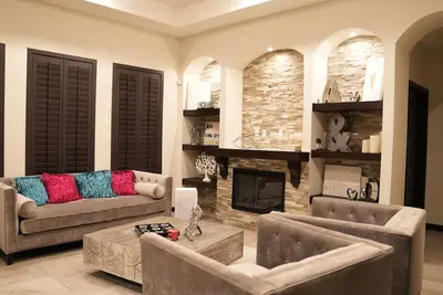 Image de Luxury 3-Bedroom Home with Modern Amenities & Stunning Views