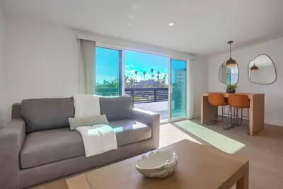 Image de Surf Spot 2 - beautiful 1 bedroom apartments walking distance to Windansea Beach