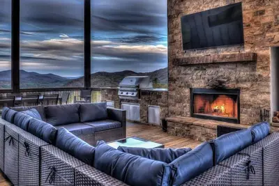 Image de Old Chicago - Al Capone Themed | Pet Friendly | Mountain Views + more! !