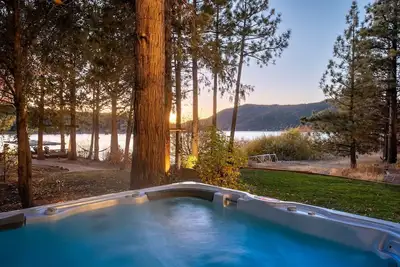 Image de Water's Edge, amazing lakefront property, relax and enjoy!