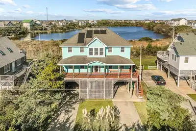Image de Experience ocean views at 7200 - Better Surf Than Sorry, a home in Salvo, Nc, perfect for families.
