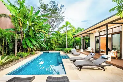 Image de Modern Retreat with Tropical Garden, Private Pool and Prime Tamarindo Location Near Beach & Town