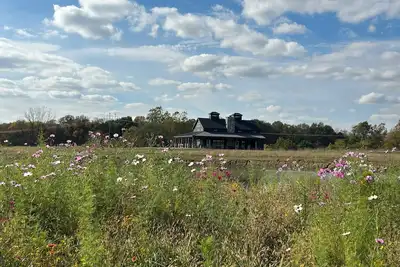 Image de Relaxing 2-bedroom barndominium and farm with fishing pond in fabulous Granville