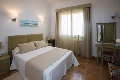 Can Serrete - H. Doble Vista MONTAÑA - Nice hotel with shared pool and free Wifi.