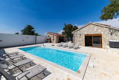 Image de Stone villa Marita with pool