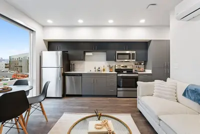 Image de Spacious Retreat by River
