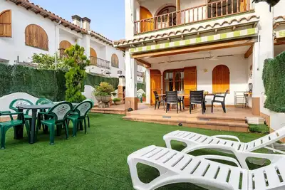 Image de Maison Ă 100m plage avec 2 piscines et barbecue