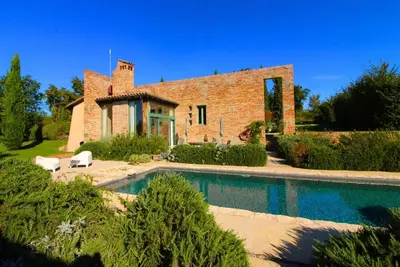 Villa avec piscine privée nichée dans les collines de Valdichiana. Cuisine bien équipée, climatisati