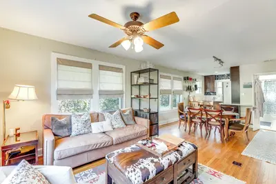 Image de 4 Mi to Dtwn: Tranquil Retreat in Austin!
