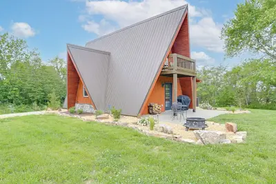 Image de Fire Pit, Grill & On-Site Pond: Kenton Cabin