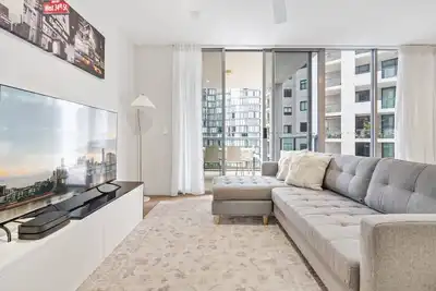 Image de Close To It All: Cbd 2-Bed with Pool, Gym & More