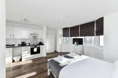 Image de Church Street Flat 6: Minimalist Studio in Basford