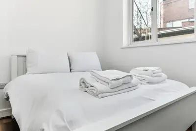 Image de Church Street Flat 3: Minimalist Studio in Basford