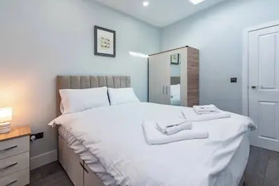 Image de Stylish Town Centre Flat - Comfy, Modern & Convenient