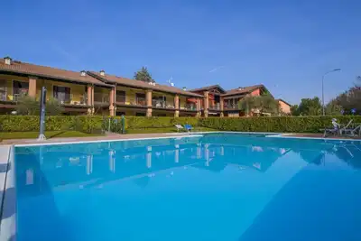 Image de Parking et piscine gratuits, centre de Peschiera