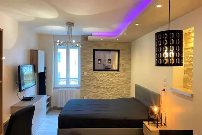 Image de Superbe Studio meublé et équipé au cœur du centre-ville dans résidence sécurisée