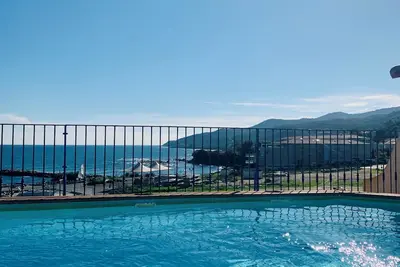 Image de Appartement vue mer au cœur du village avec piscine commune