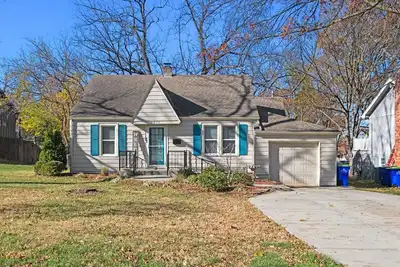 Image de Charming Overland Park Getaway with Spacious Backyard