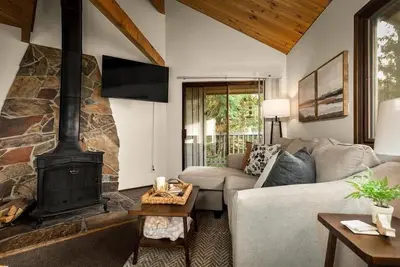 Image de Lake Access! Fireplace! Community Pool, Hot Tub, and Sauna!