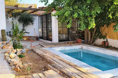 Entire floor w 2-bedroom in Milas with WiFi, Ac. &Private pool.