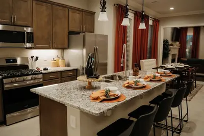 Image de Gardenwood Getaway: Brand-New Contemporary Long-Term Stay