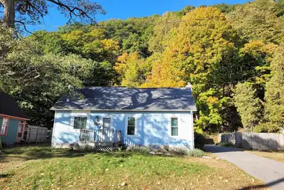 Image de New! Elberta Cottage - Very Cute Dog-Friendly Bungalow in Great Location!